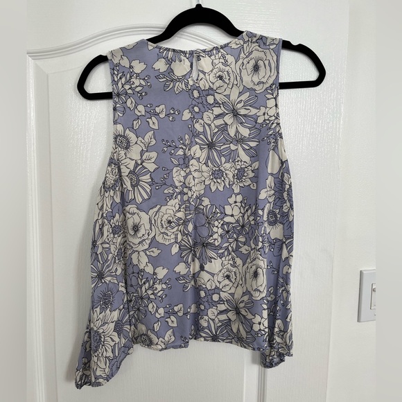 GAP Flowy floral sleeveless top - Picture 2 of 2